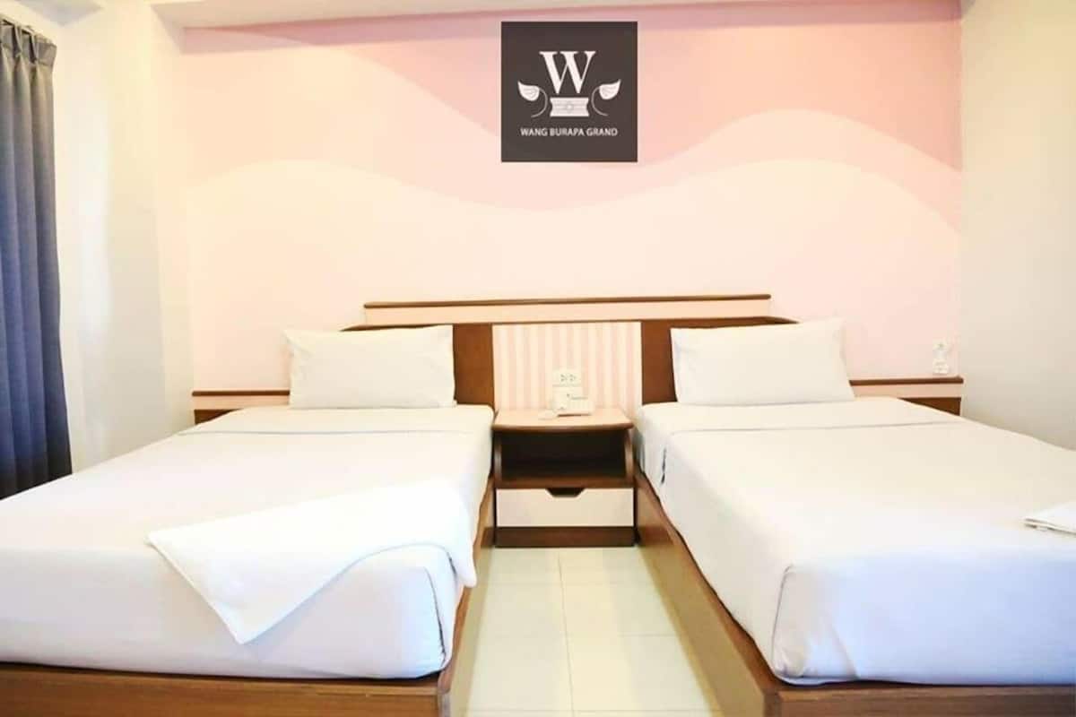 Standard Twin | Escritorio, wifi gratis, ropa de cama
