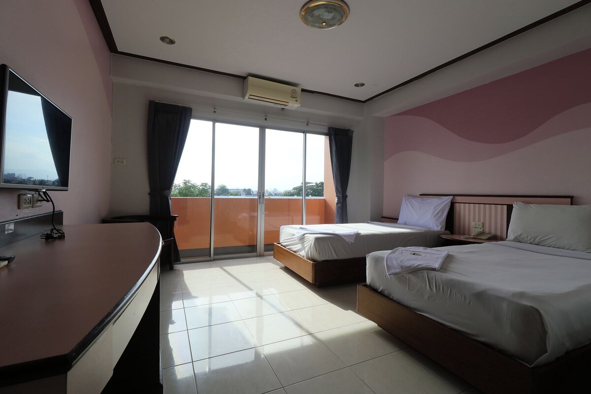 Desk, WiFi (free), bed sheets