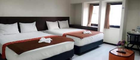 Kamar Keluarga, kamar mandi pribadi | Meja kerja