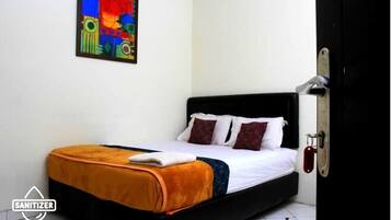 Double Standard AC | Desk, bed sheets