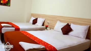 Familienzimmer | Schreibtisch, Bettwäsche