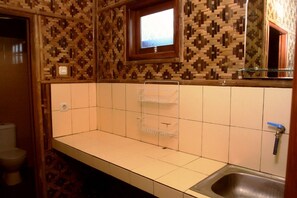 Chambre Familiale (Bilik) | Coin cuisine privé | CafetiÚre/bouilloire