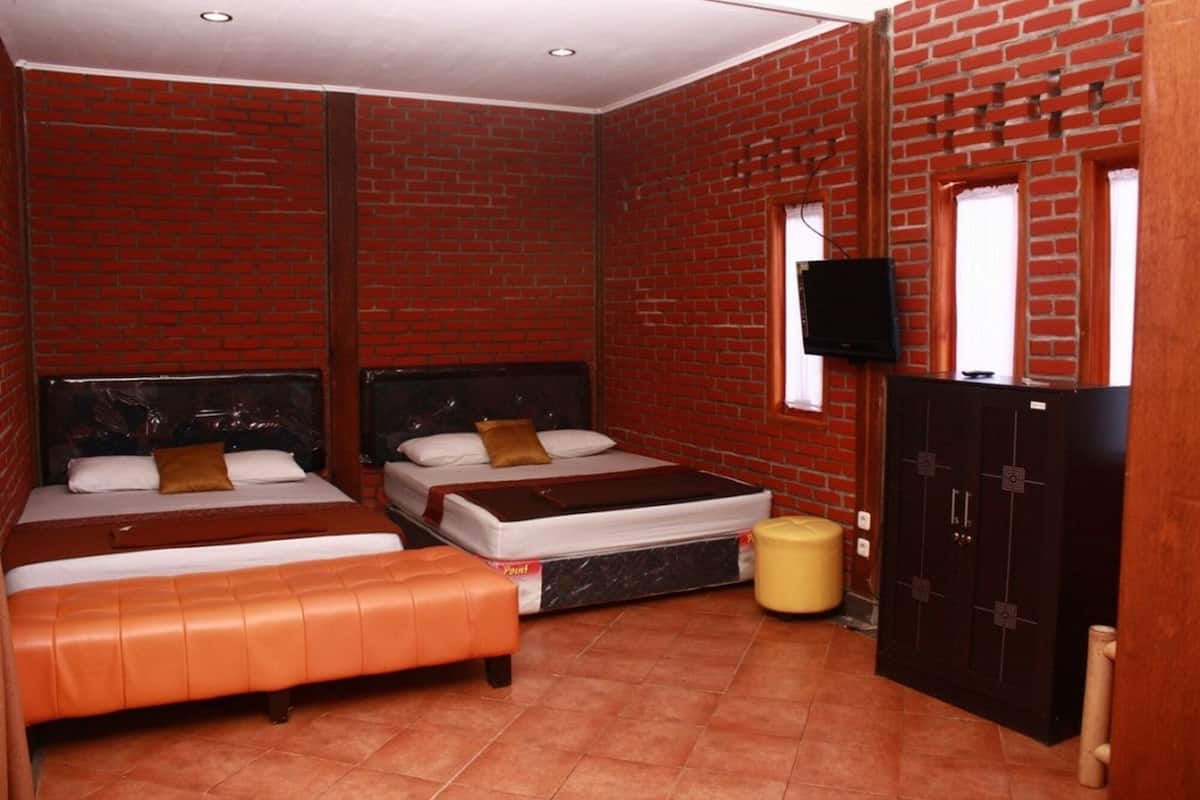 Familjerum - flera sängar ( For 6) | 1 sovrum, skrivbord och sängkläder