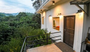 Vila (Tebing Bawah) | 1 quarto, escrivaninha, roupa de cama