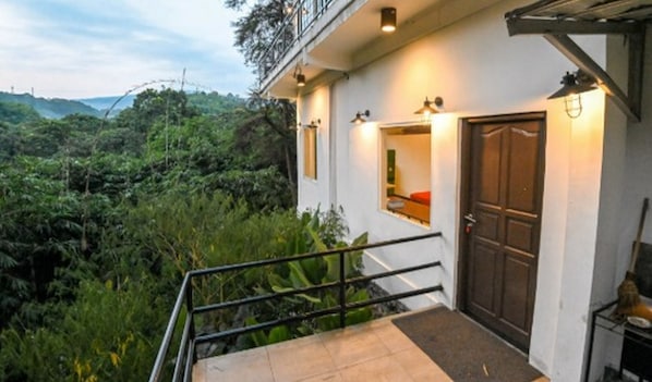 Huvila (Tebing Bawah) | 1 makuuhuone, työpöytä, vuodevaatteet