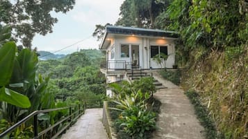 ๋น๋ผ (Tebing Atas) | 1 ๊ฐ์ ์นจ์ค, ์ฑ
์, ์นจ๋ ์ํธ