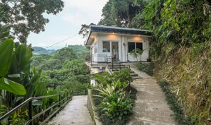 Villa (Tebing Atas) | 1 chambre, bureau, draps fournis