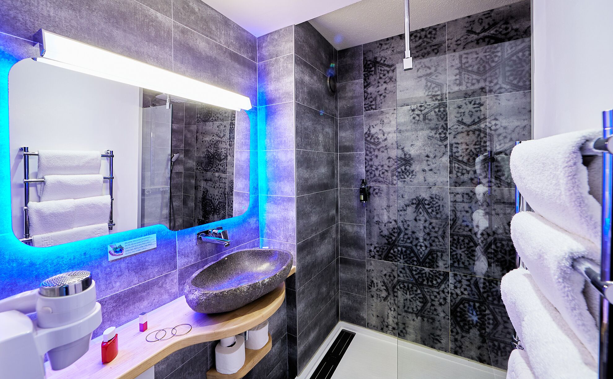 1 bedroom, desk, soundproofing, iron/ironing board