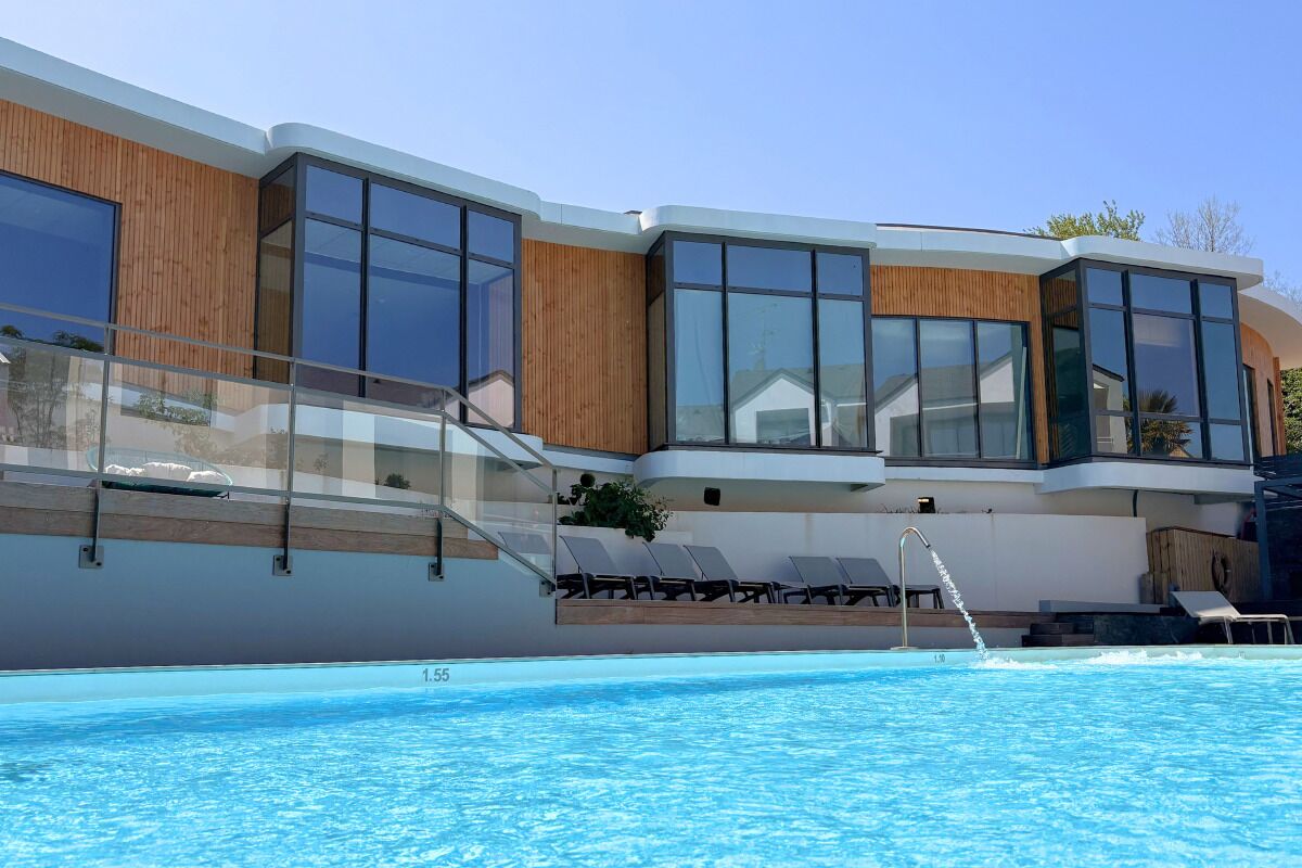 Seasonal outdoor pool, sun loungers