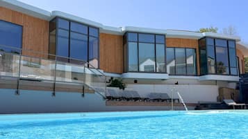 Seasonal outdoor pool, sun loungers