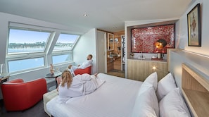 Kahden hengen panoraamahuone | Työpöytä, äänieristys, silitysrauta/-lauta, ilmaiset vauvansängyt