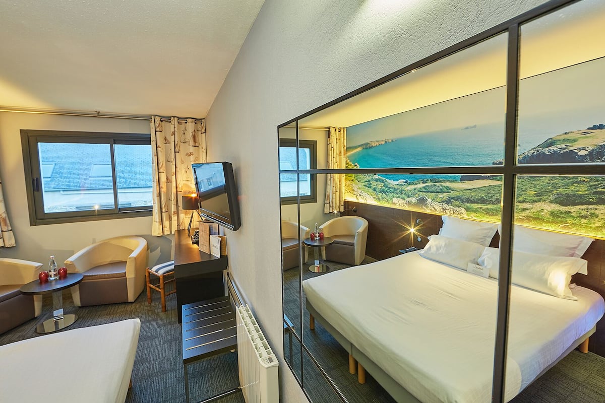 club room, garden area (2/3 people) | 1 bedroom, desk, soundproofing, iron/ironing board