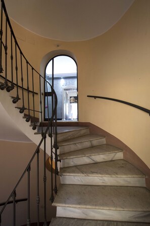 Staircase - Maikol Family Guesthouse (Rome)