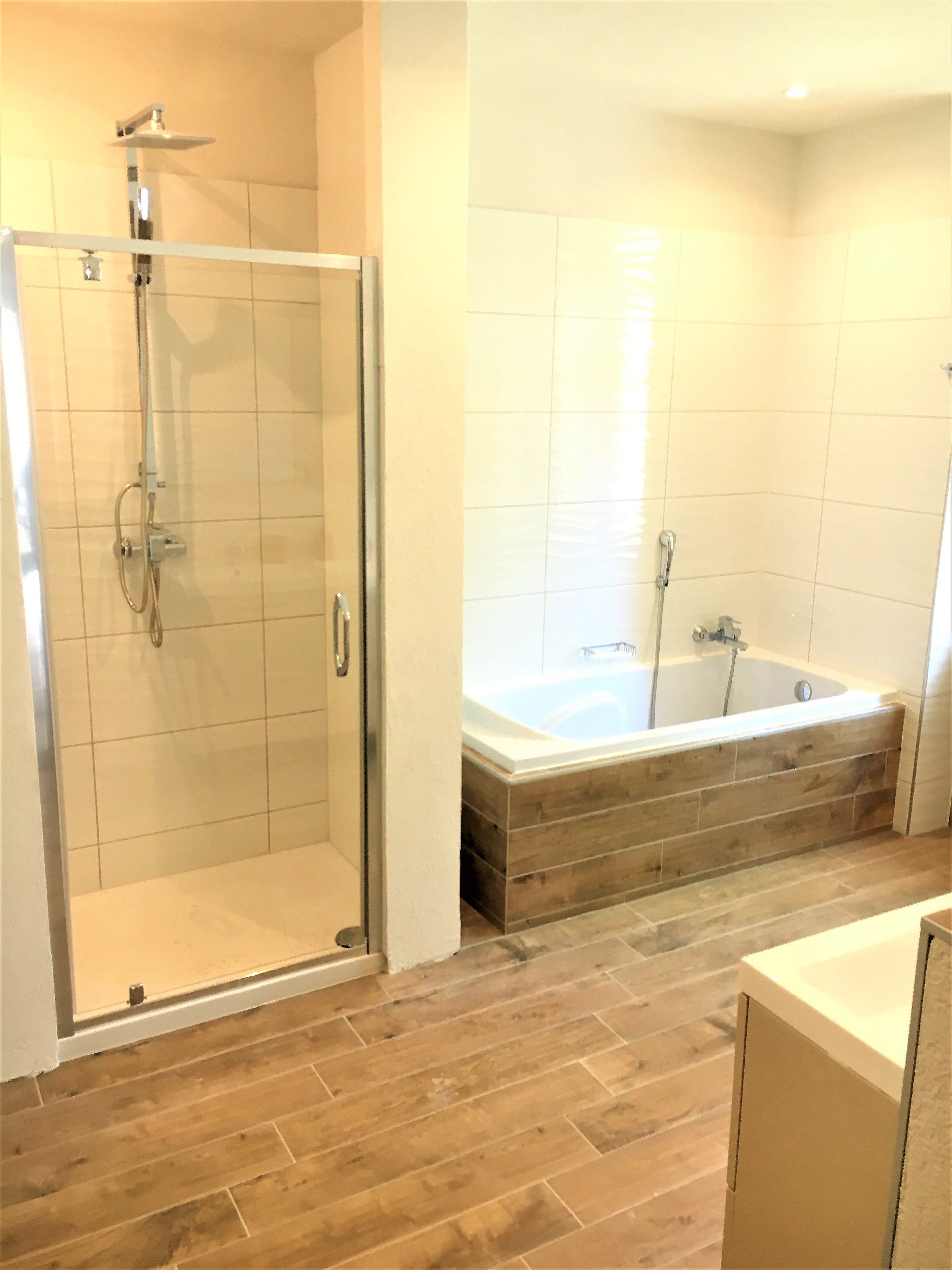 Premier Apartment, 2 Bedrooms, Kitchen, Ground Floor | Bathroom | Free toiletries, hair dryer, towels