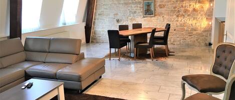 Deluxe Apartment, 2 Bedrooms, Terrace, Executive Level | Living area