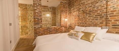 Twin Room | Blackout drapes, soundproofing, iron/ironing board