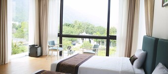 Diamond Bay Golf & Villas
