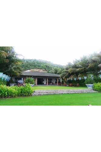 Diamond Bay Golf & Villas