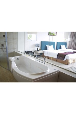 Suite, Golf View (Twin) | Bathroom | Combined shower/bathtub, free toiletries, hair dryer, slippers - Diamond Bay Golf & Villas (Nha Trang)