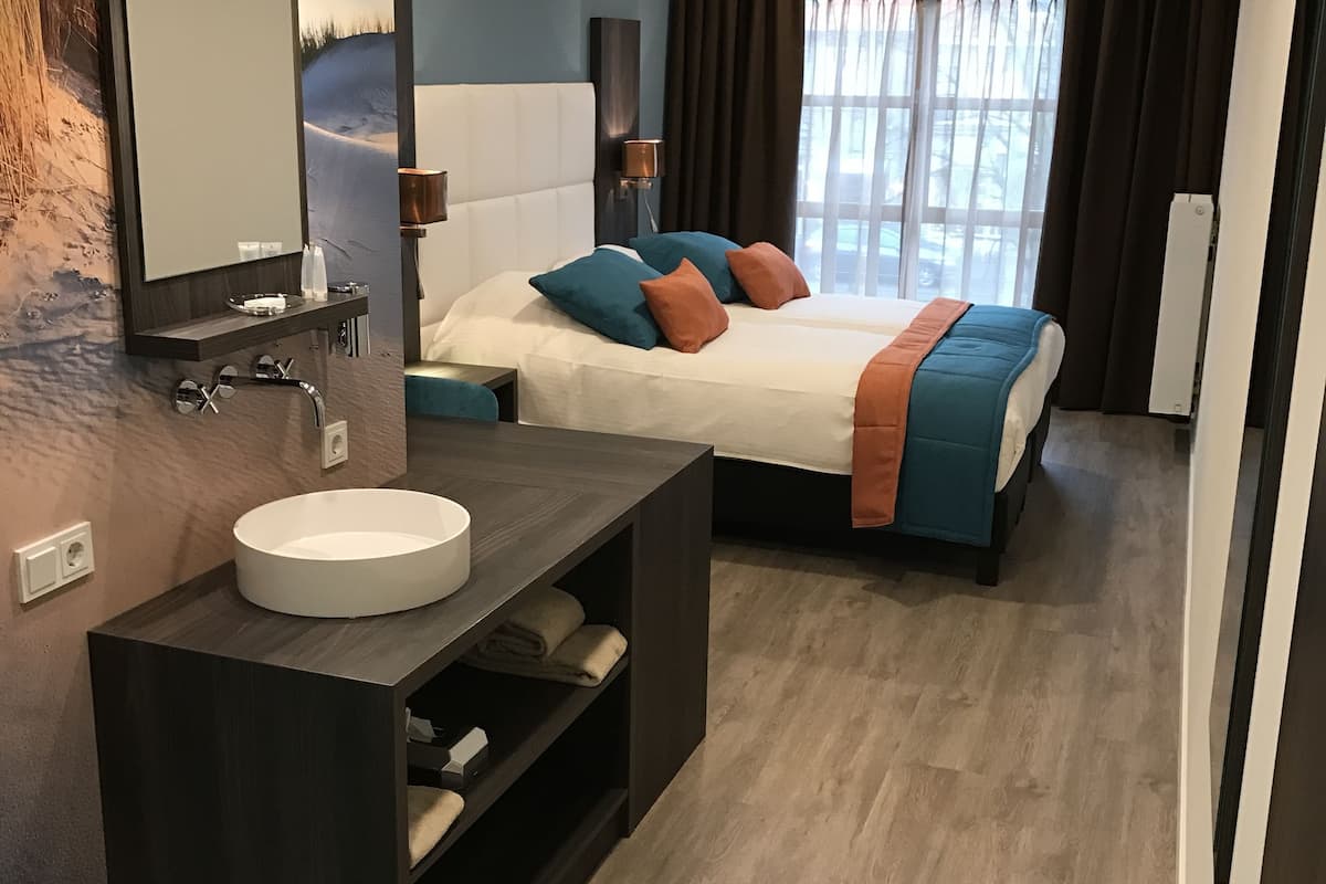 comfort double room | 1 bedroom, in-room safe, desk, soundproofing