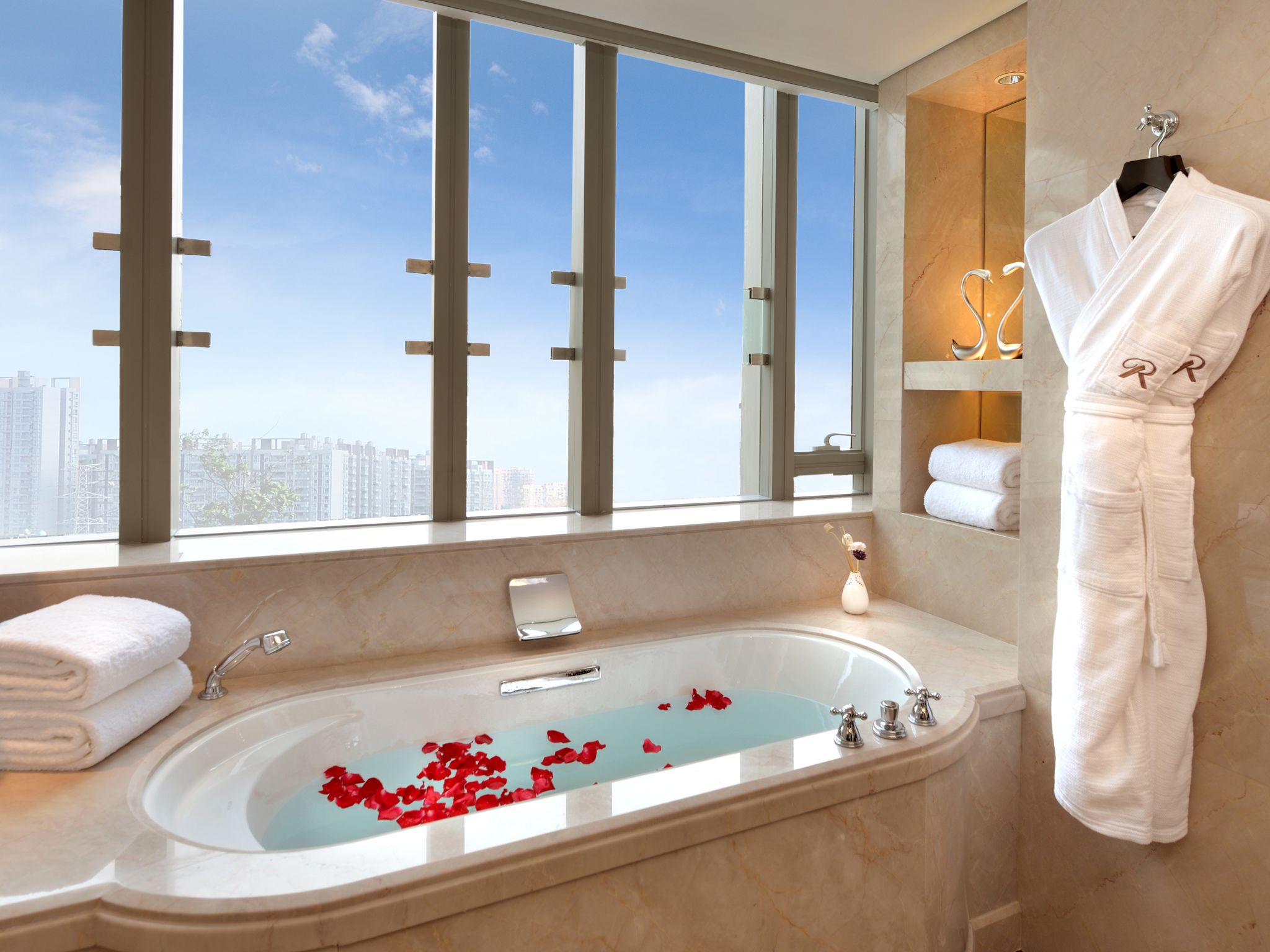 deep-soaking bathtub