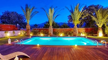 Outdoor pool, sun loungers