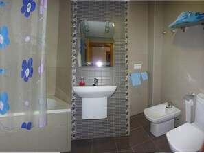 Apartment, 2 Bedrooms | Bathroom - Apartamentos Mediterrania Jaime (Sagunto)