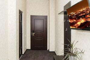 Kamar Twin Ekonomi | Brankas, kedap suara, setrika/meja setrika, dan Wi-Fi gratis