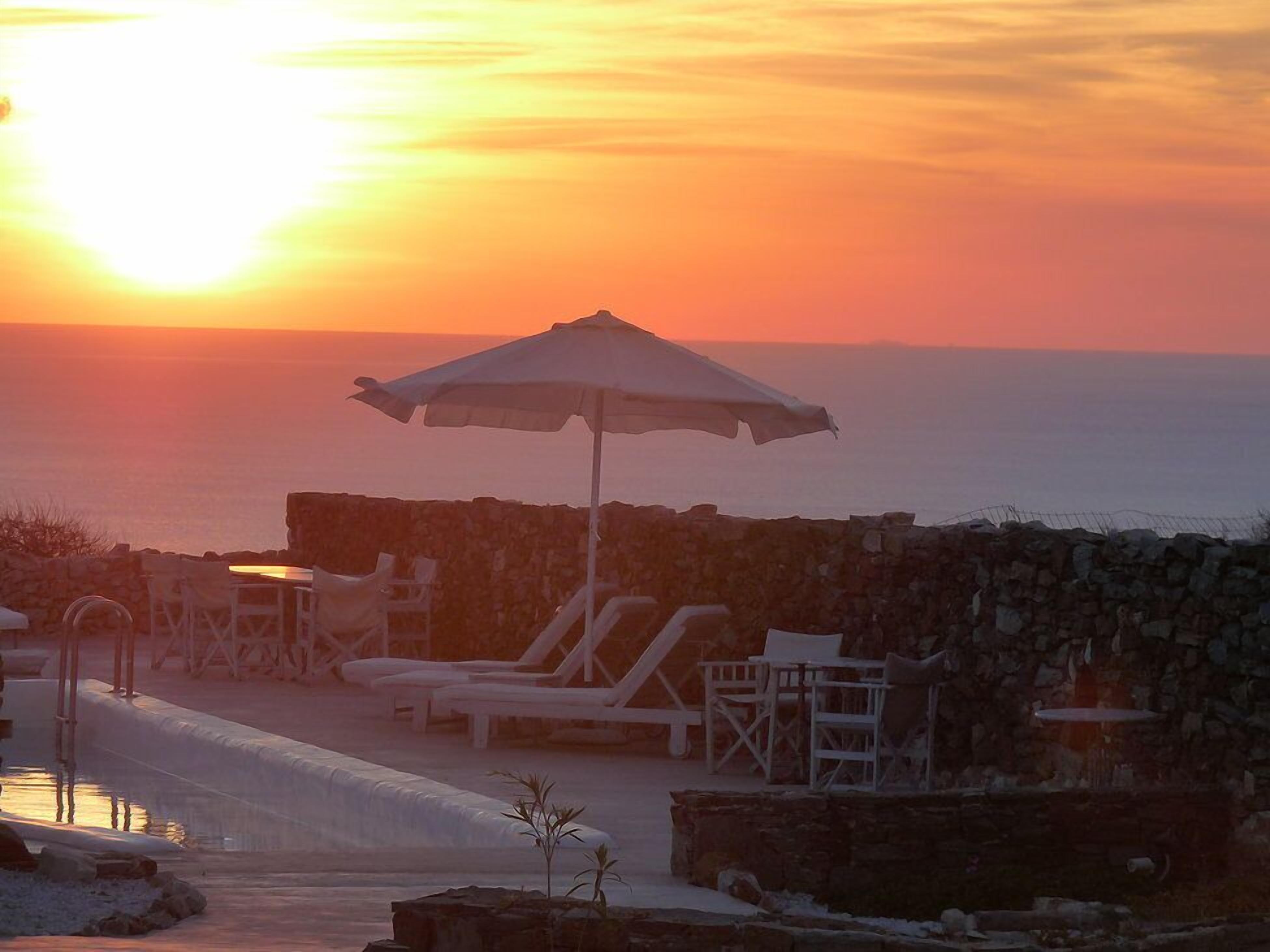 Seasonal outdoor pool, pool umbrellas, sun loungers