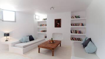 Villa, 2 Bedrooms (6 persons) | Living area