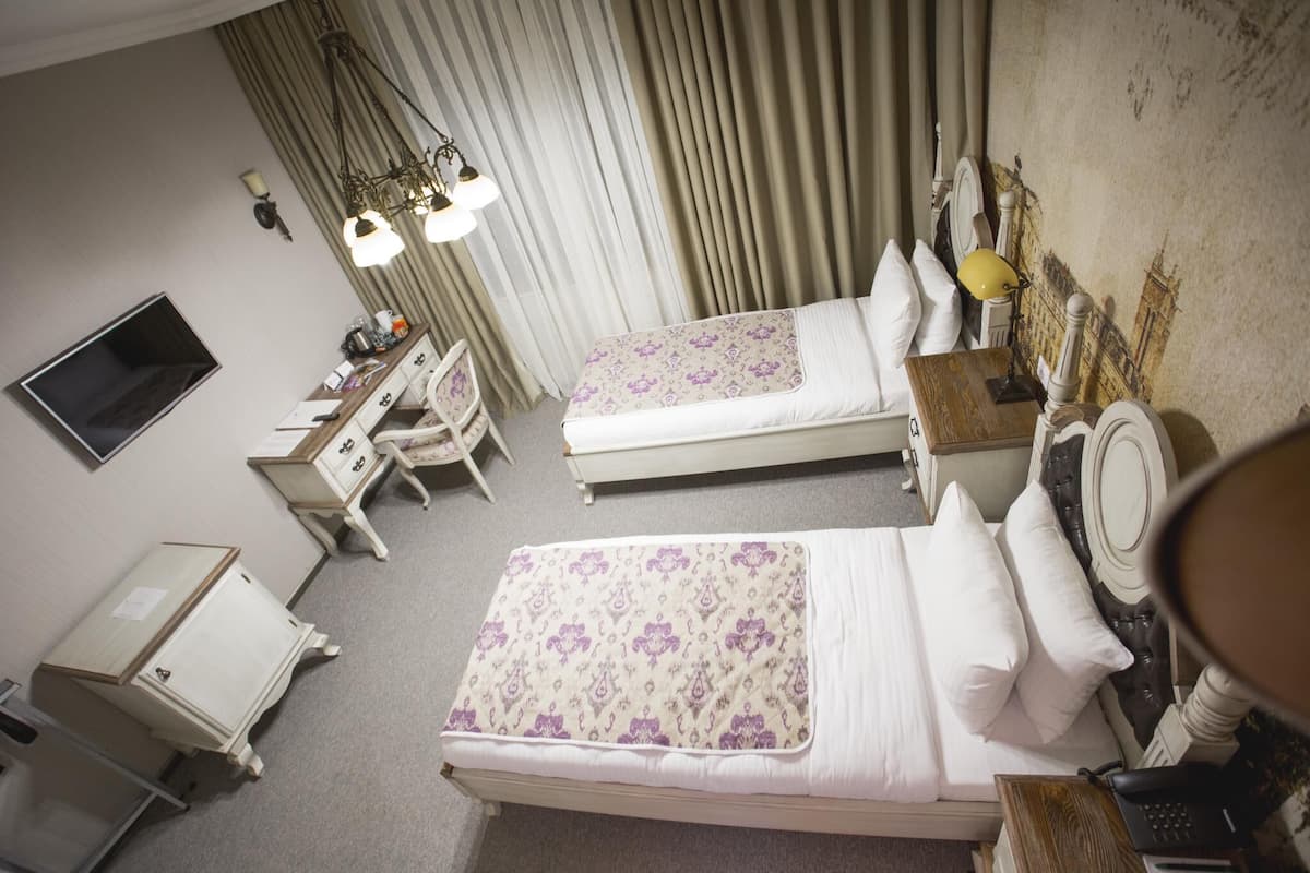 Minibar, coffres-forts dans les chambres, bureau, chambres insonorisées