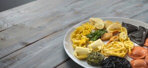 Petit déjeuner, déjeuner et dîner servis sur place