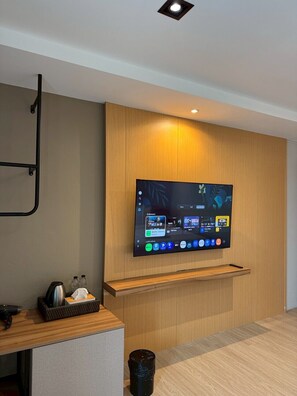 Standard Room | Desk, laptop workspace, blackout curtains, free WiFi