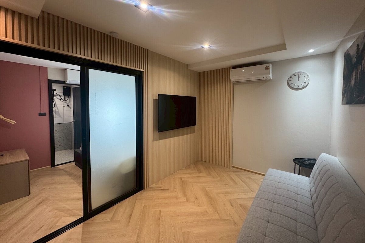 Habitación Premier | Escritorio, espacio para trabajar con laptop y cortinas blackout