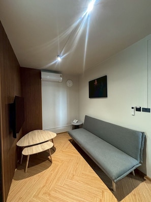 Bureau, espace de travail pour ordinateur portable, rideaux occultants