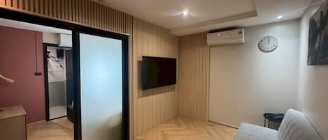 Desk, laptop workspace, blackout drapes, free WiFi