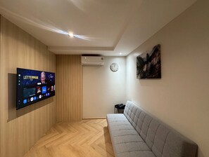 โต๊ะทำงาน, พื้นที่ทำงานแบบใช้แล็ปท็อป, ผ้าม่านกันแสง, Wi-Fi ฟรี