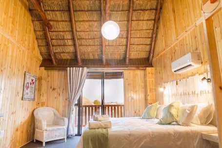 Minibar, escritorio, wifi gratis y ropa de cama