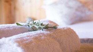 A white towel with a sprig of rosemary on it. - Kalahari Lion's Rest (Upington)