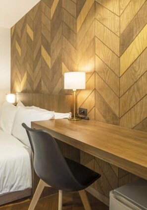 Double Bed (no window)