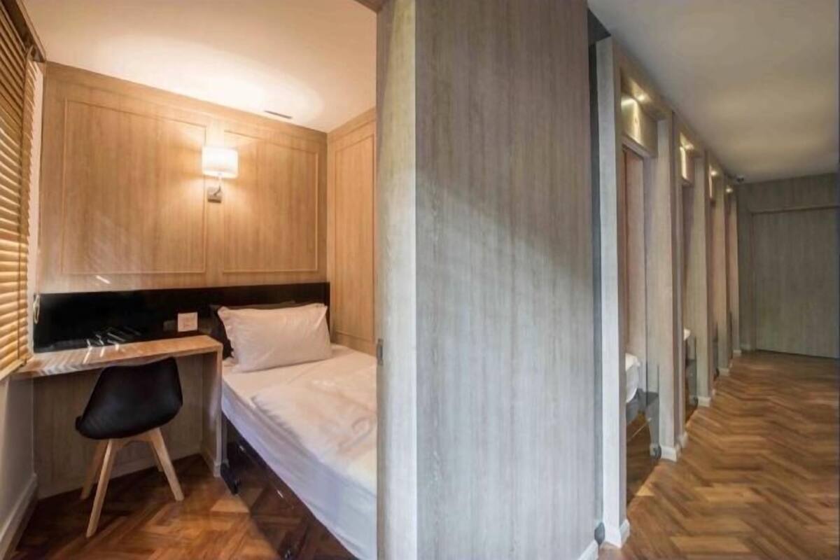 Quartos à prova de som, Wi-Fi de cortesia, roupa de cama