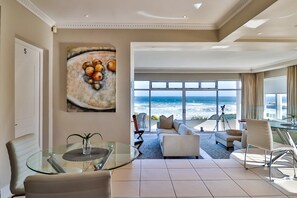 Interior - Hermanus Beachfront Lodge (Hermanus)