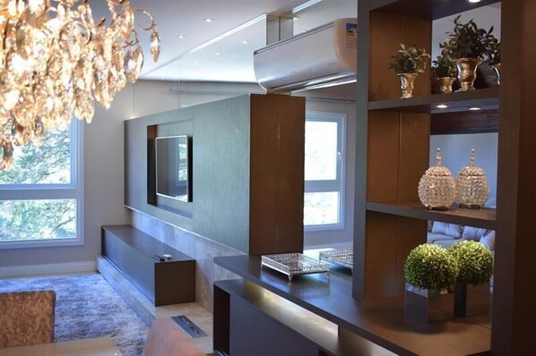 Departamento, varias camas, para no fumadores | Área de sala de estar | Televisión LCD 