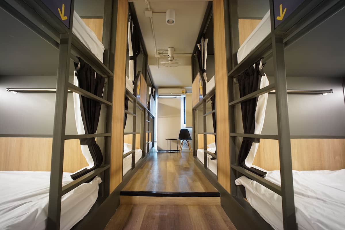 10 Beds Mixed Dormitory | Desk, soundproofing, free WiFi, bed sheets