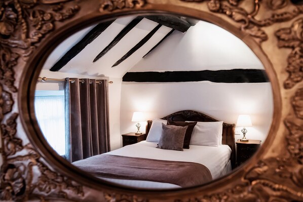 Deluxe Double Room | Individually decorated, individually furnished, iron/ironing board