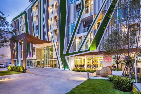 Front of property - Atelier Suites (Bangkok)