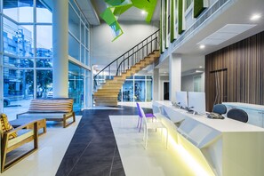 Lobby sitting area - Atelier Suites (Bangkok)