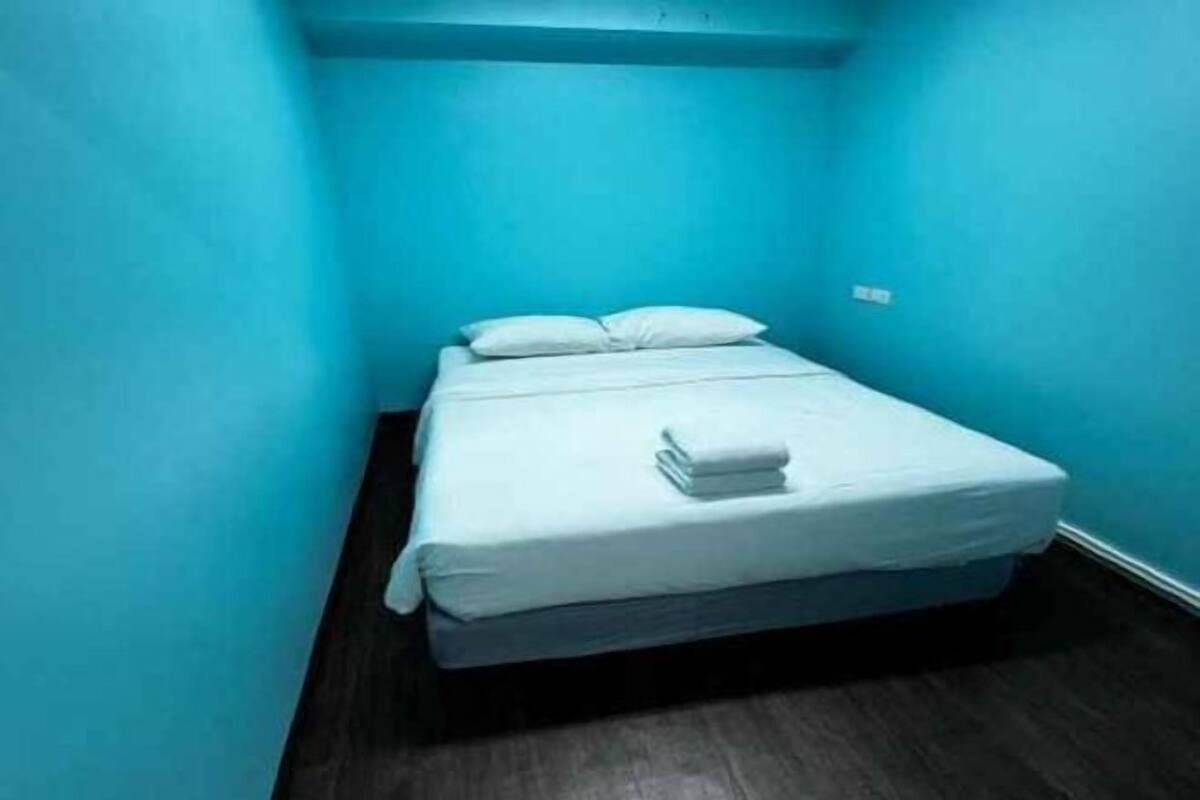 In-room safe, soundproofing, free WiFi, bed sheets