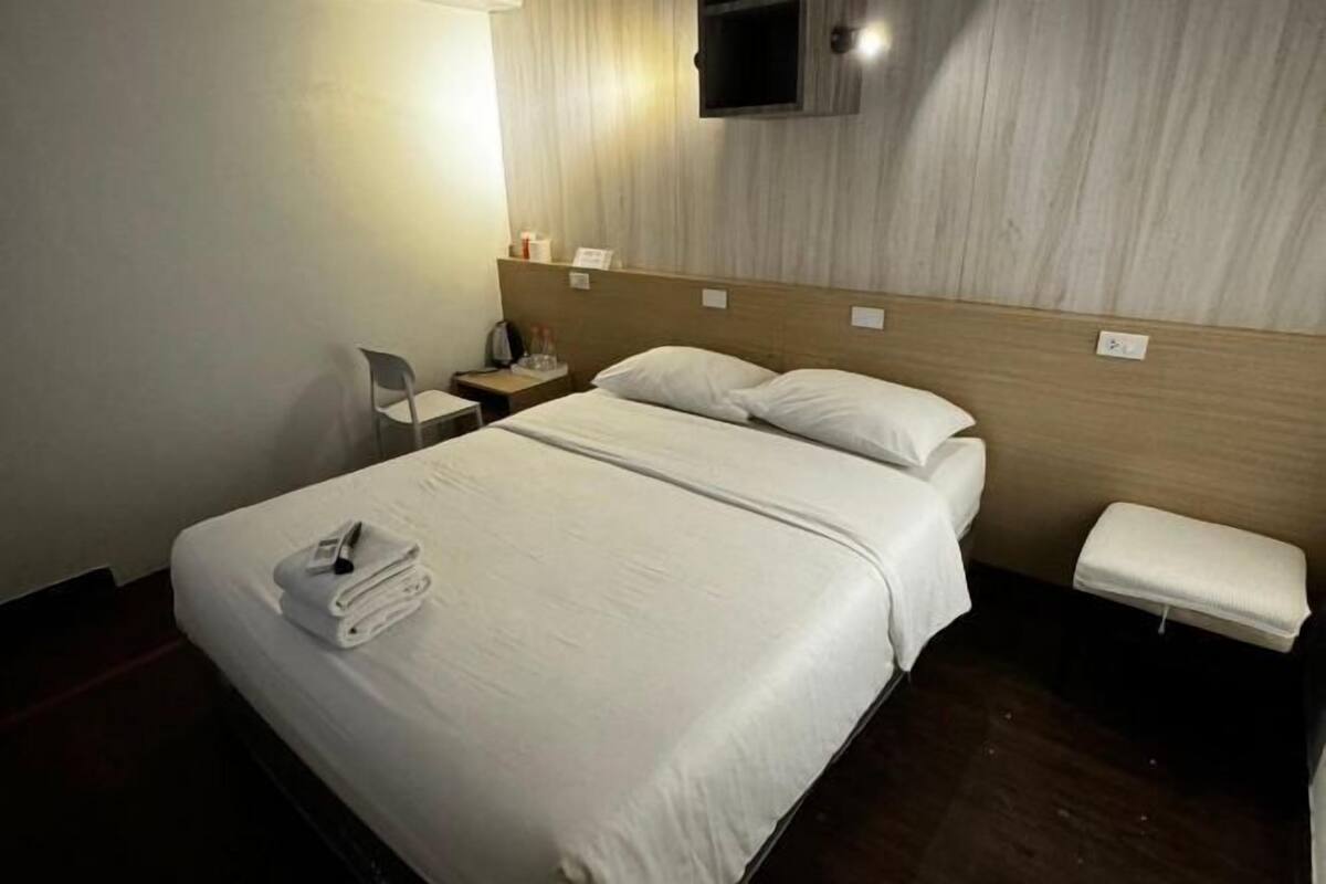 Safe på rommet, lydisolert, wi-fi (inkludert) og sengetøy