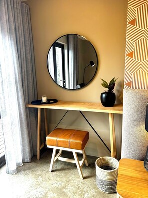 Habitación triple superior | Camas con efecto memoria, minibar y caja de seguridad en la habitación 